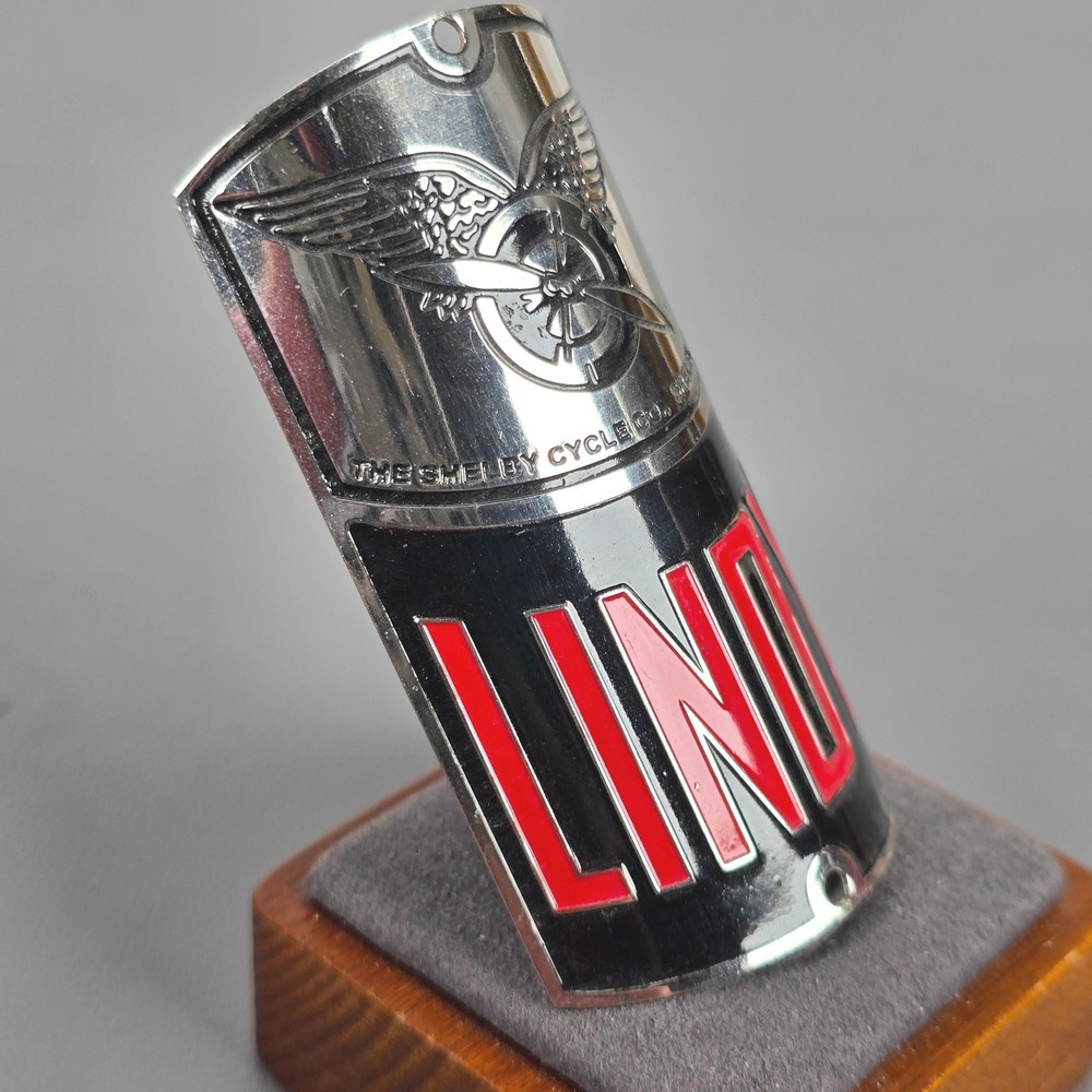 Shelby Cycle Co Lindy Bicycle Head Badge Chrome Black Red Winged Propeller READ - Picture 2 of 7
